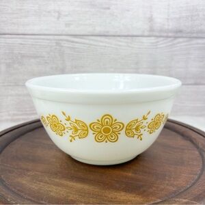 Vintage Pyrex Butterfly Gold  Mixing Bowl # 402 - 1½ QT - 1.5 L Nesting Flowers